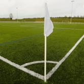 Jeu de 4 poteaux de corner rigides avec 4 fanions