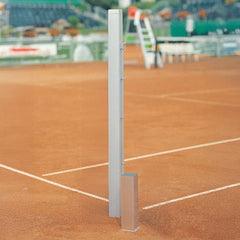 Poteau de tennis avec système de tension intégré