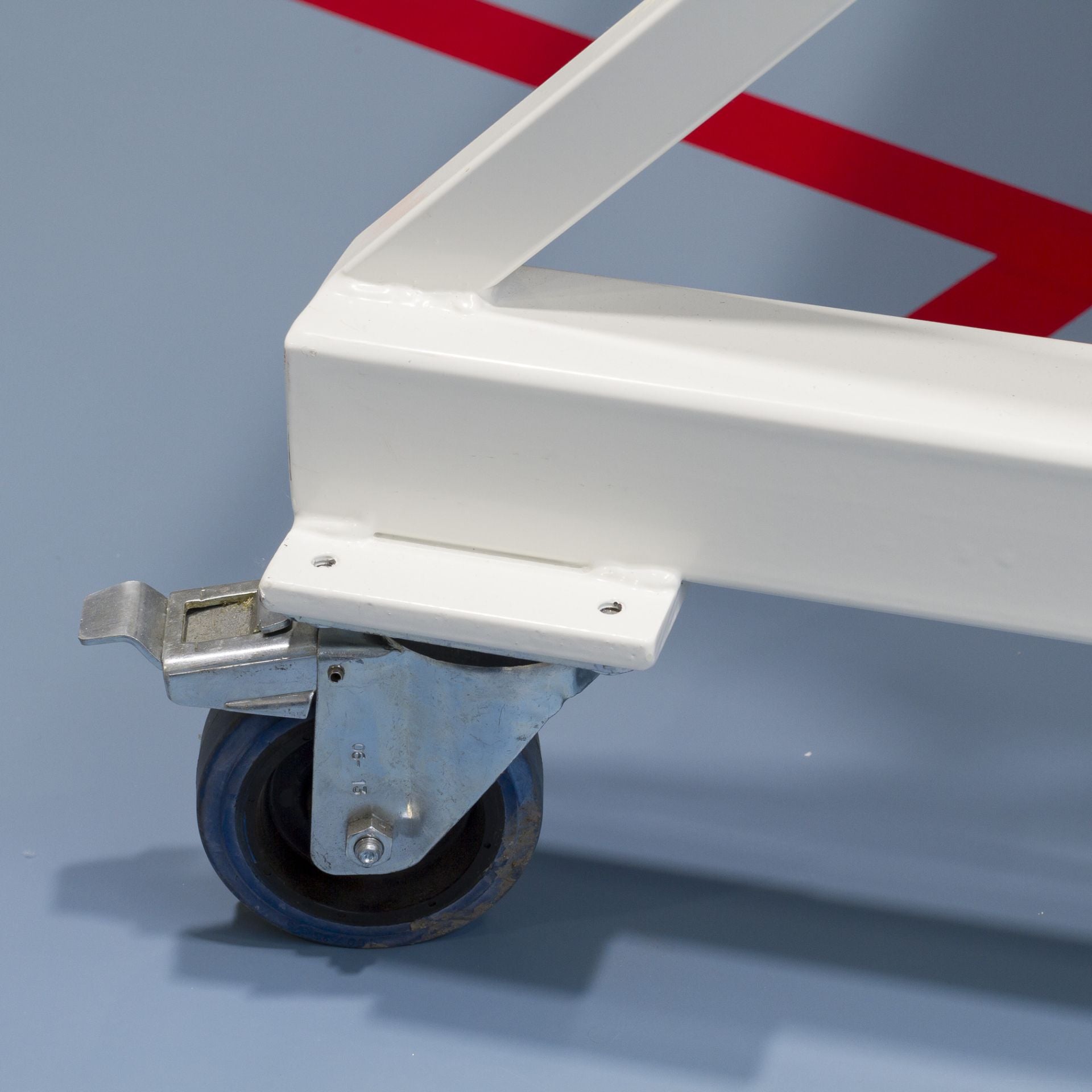 Chariot porte-tapis – enroulement des tapis caoutchouc
